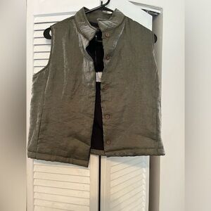 Stylish Green Vest. Size Medium. New Tag.